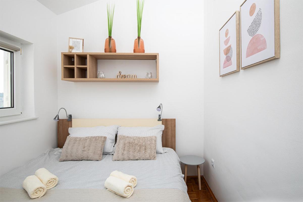 Apartment Aston Pula Exterior photo
