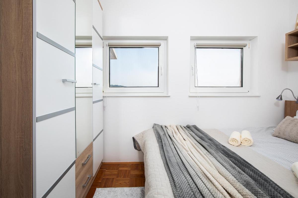 Apartment Aston Pula Exterior photo
